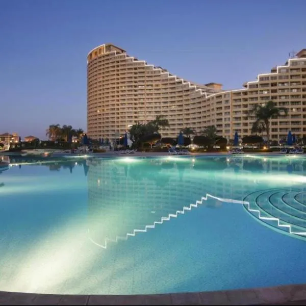 Amazing sea view Penthouse Apartment in Pyramids Porto El-Sokhna, hotel v destinaci Ain Soukhna