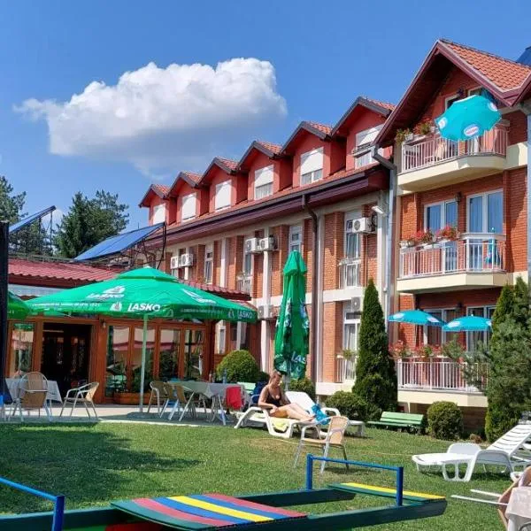 Hotel Ravni Gaj, hotelli kohteessa Knić