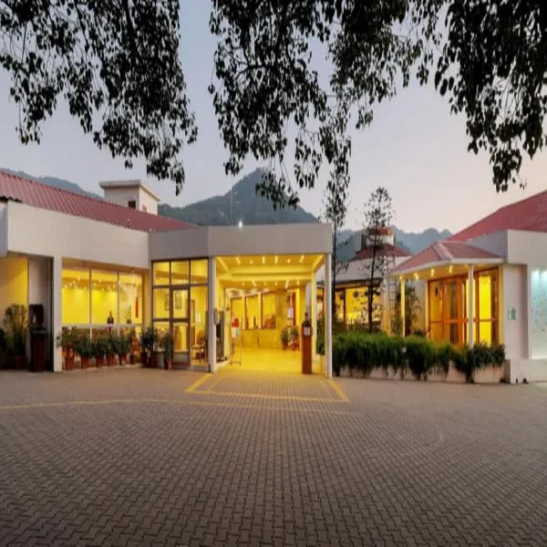 Timber Trail Resort, hotel in Surajpur