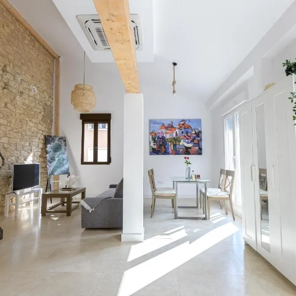 Soho Boho Apartments - with sunny rooftop terrace and fiber optic internet, hotel in Alicante