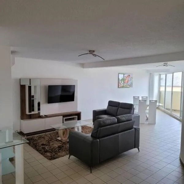 Hello Guyane (7), Grand Appartement Prestigieux F3, viešbutis mieste Farnous