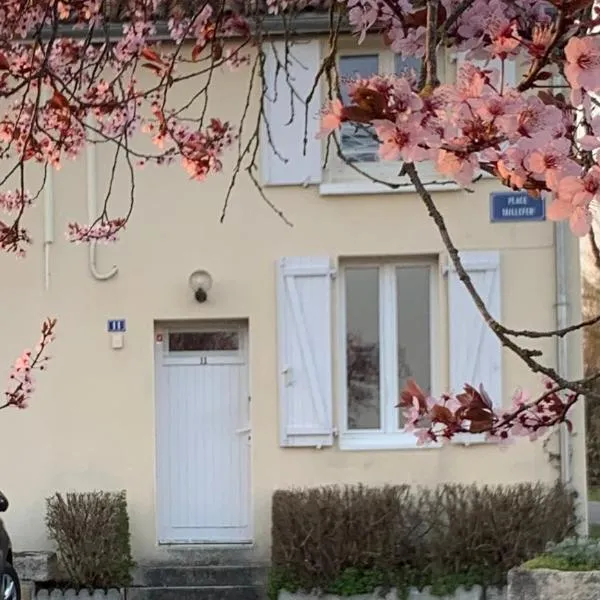 La maison d’Eloi, hotel in Montignac-Charente