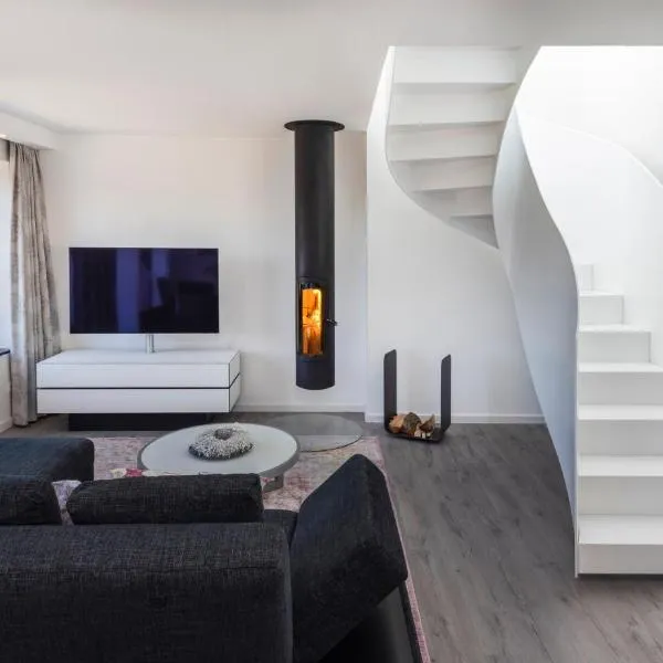 Penthouse mit Dachterrasse, Meerblick, Gasgrill, Klimaanlage, Kamin, Luxus-Design-Apartment, 2 Minuten zum Strand, hotel en Binz