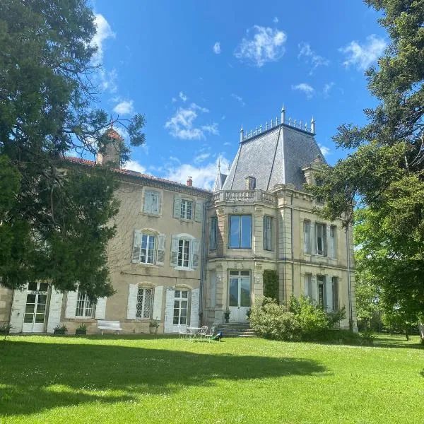 Chateau de Vaugelas - Charmant domaine près de Valence, hotel in Peyrus