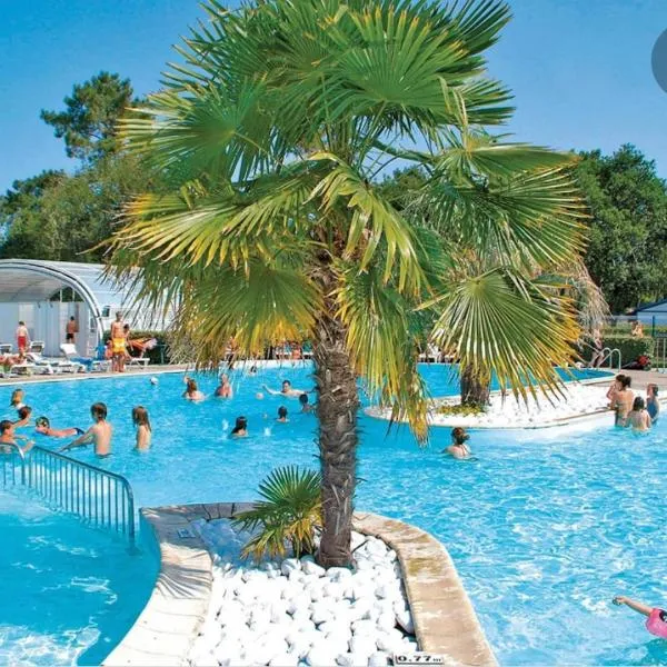 Camping les viviers Super Mobilhome, hotel i Claouey