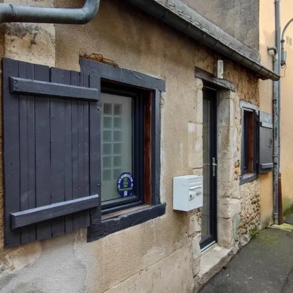 Chaleureuse petite maison de bourg: Beaumont-sur-Sarthe şehrinde bir otel
