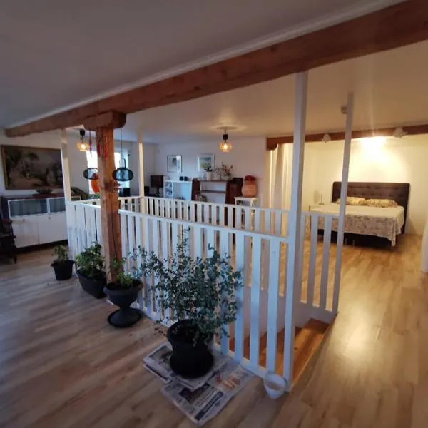 Tofta Konstgalleri-Familjelägenhet, hotel v destinaci Varberg
