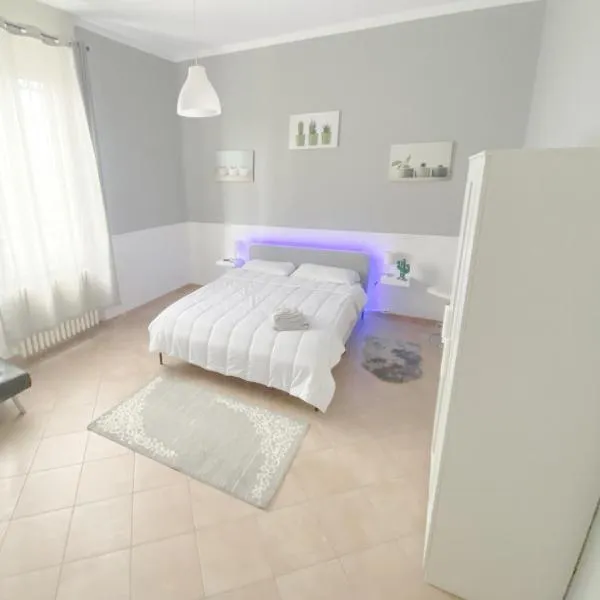 Intero Appartamento spazioso e luminoso con Suite, khách sạn ở Casaleggio Novara