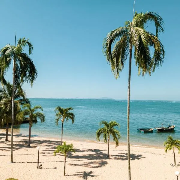 มารินอส บีชเฮ้าส์ Marinos Beach house, hotel v destinaci Si Racha