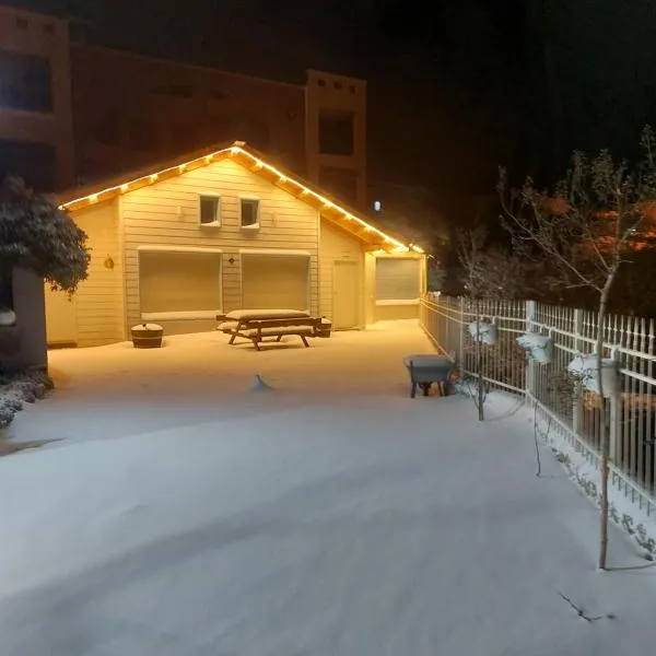 צימרי רוז למרגלות החרמון, hotel v destinaci Madždal Šams