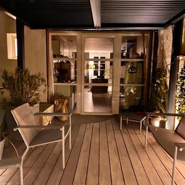 Maison Auguste, hotel v destinaci Meyzieu