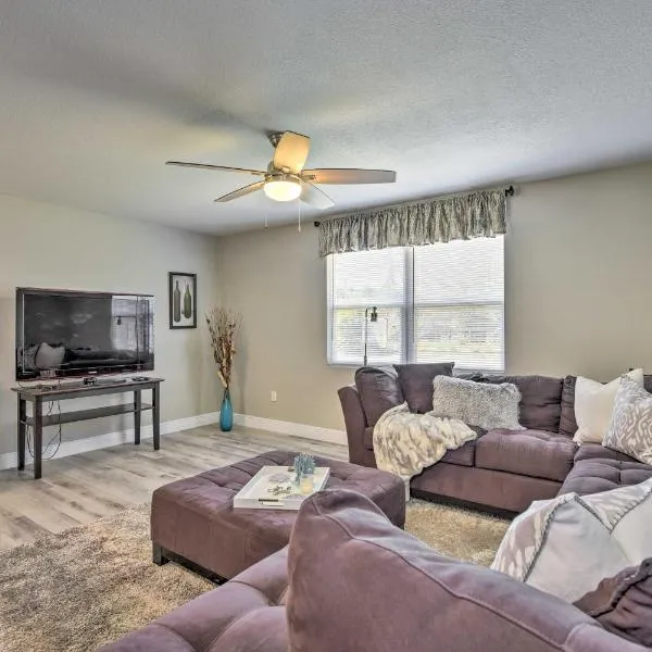 Coastal Sarasota Condo Minutes to Beach!, hotel en Sarasota