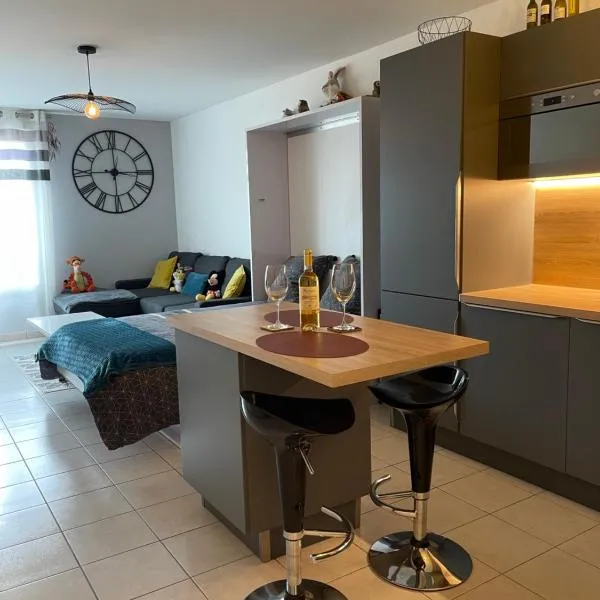 Studio Disneyland Paris Holidays, hotel a Montévrain