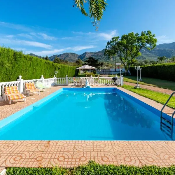 La Casa del Campo de Mis Rapaciños, hotel v destinácii Alhaurín el Grande