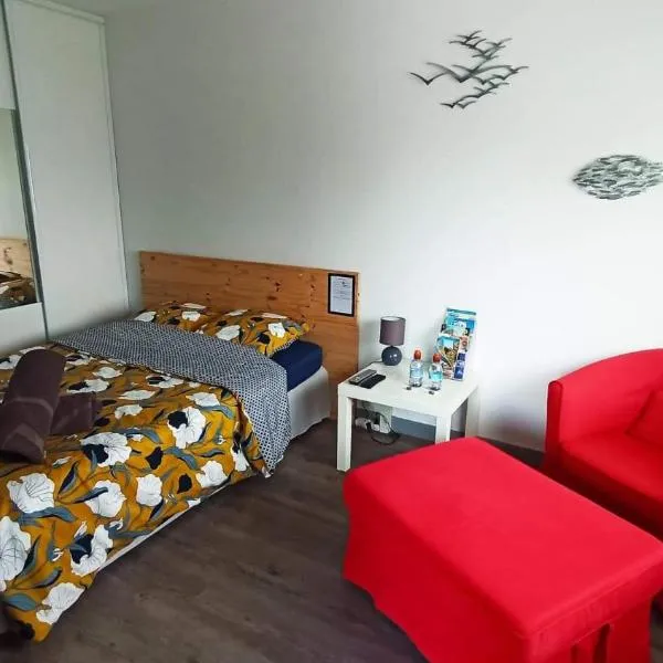 LauRina - Chambre, SDB, terrasse, arrivée autonome, hôtel à Royan
