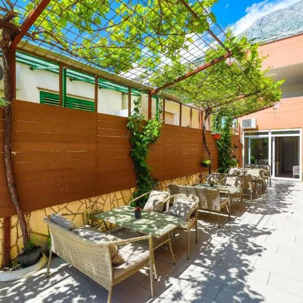 Apartments Gavran 2., hotel v destinácii Baška Voda