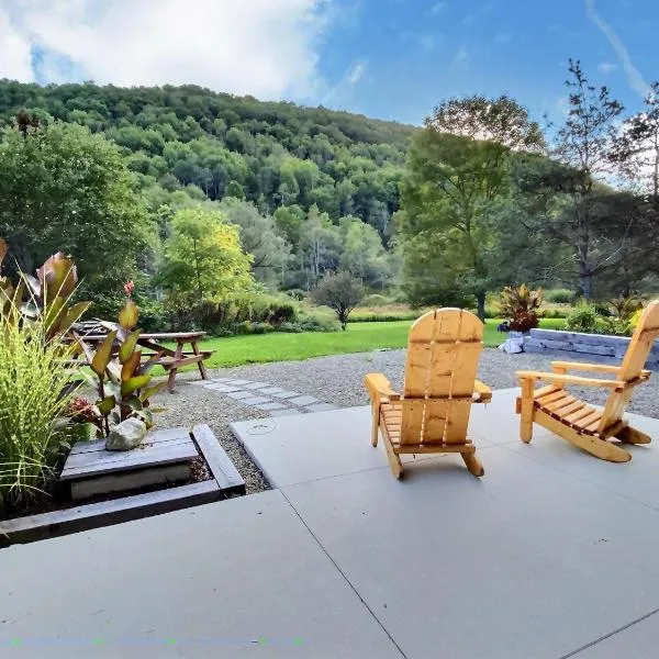 The Maples Apt - King Bed, Pet Friendly, Beautiful Views, hotel v destinaci Ellicottville