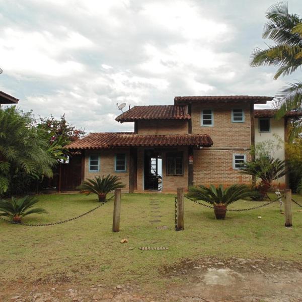 Casa rústica e charmosa em condomínio - Lagoinha