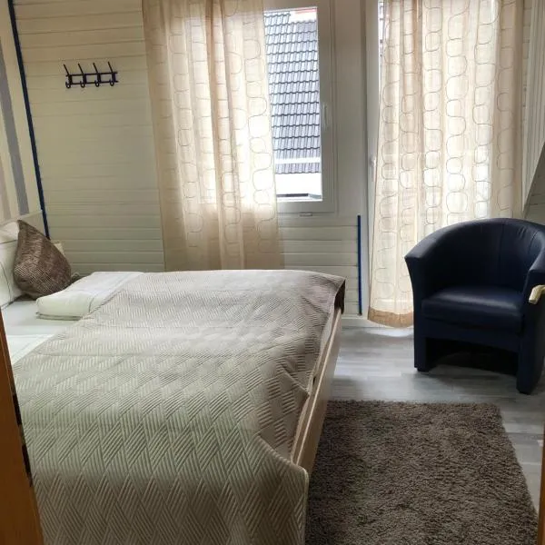 Ferienwohnungen Mond&Wasser, Hotel in Norden