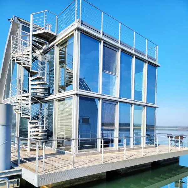 schwimmende Ferienwohnung Rooftop, ξενοδοχείο σε Elsterheide