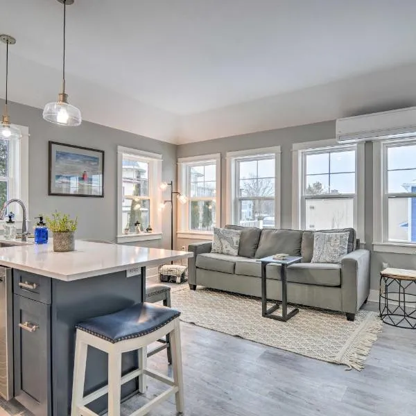 Walk to Dtwn Charlevoix Condo with Fireplace, hotel in Charlevoix