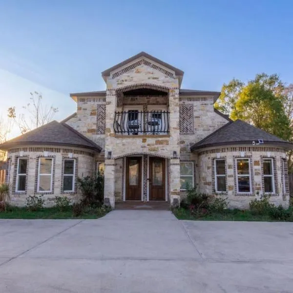 Luxury Spanish Style Getaway, hotel en Houston