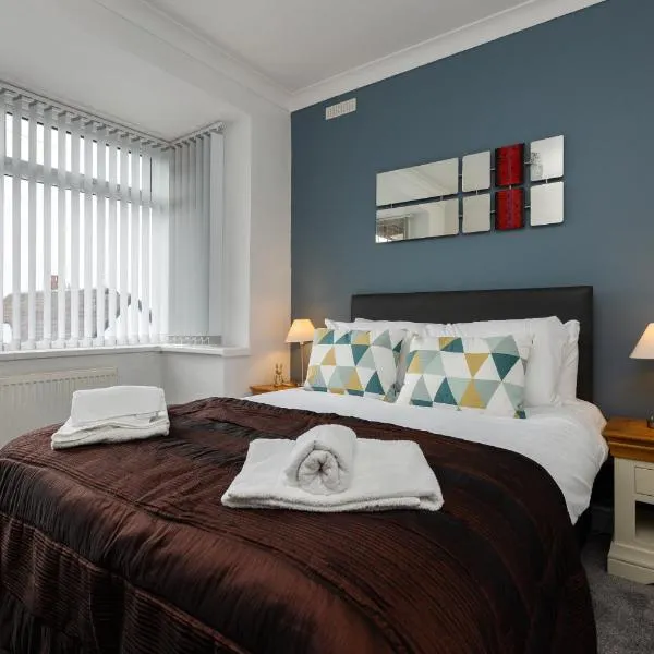 Hillside House - 2 Bedrooms parking WI-FI Hospital, hotel in Blackpool