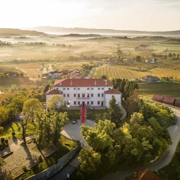 Vila Vipolže - Rooms & J. Suites, hótel í Dolnje Cerovo