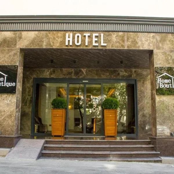 Home Boutique Hotel، فندق في Hökmǝli