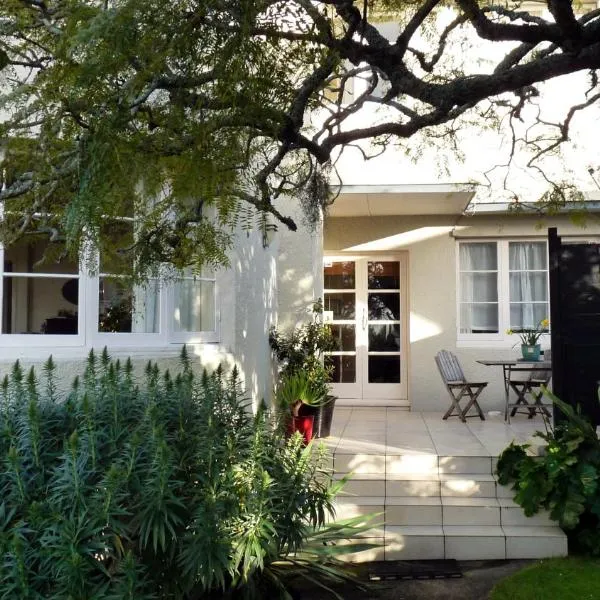 Kiwi Heritage Homestay, hotel a Bethells Beach