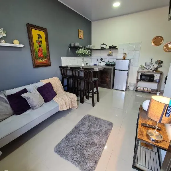 Apartamentos Ave del Paraíso, hotel in Alajuela