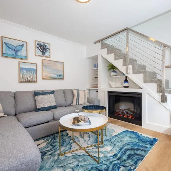 Nantucket Penthouse - walk to restaurants beaches activies & so much more, hotel in Half Moon Bay