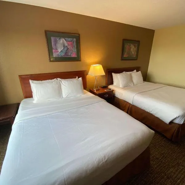 Comfort Inn & Suites at I-74 and 155, hotel v destinácii Washington