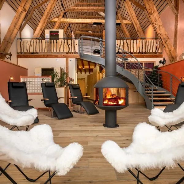 Hôtel Restaurant de la Poste et La Grange Détente, espace bien-être – hotel w mieście Châteauneuf-de-Randon