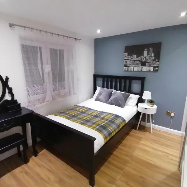 Lovely 2-Bed Apartment in Coventry, hotel em Coventry