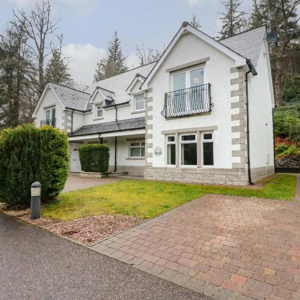 4 River Court, hotel in Invergarry