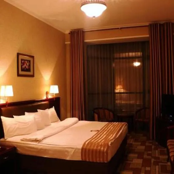 Asia Grand Hotel, hotel em Kofarnihon