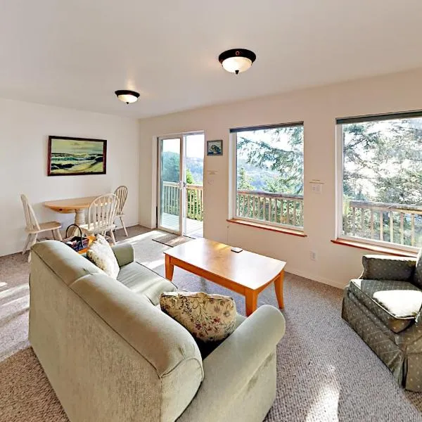 Lower Sky Beach Cabin, hotel in Oceanside