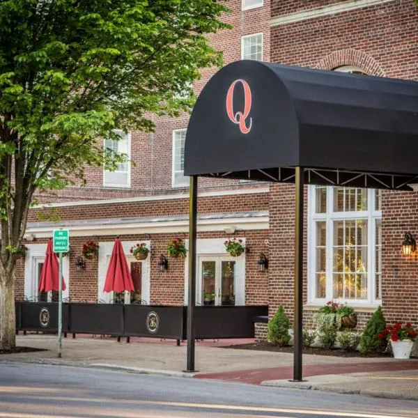 The Queensbury Hotel, hotel v destinaci Glens Falls