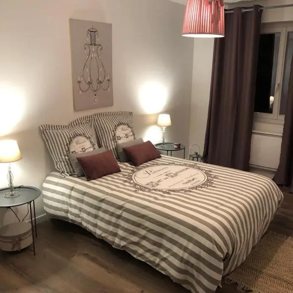 Logement à Brive proche centre-ville et campagne - climatisation, Wifi, coin exterieur et parking privés, hotel in Brive-la-Gaillarde