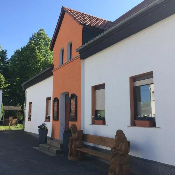 Pension Zum alten Gasthaus Hänsel, hotel v destinaci Krauschwitz