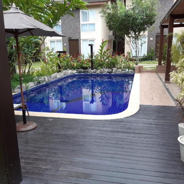 Casa com 3 suítes em condomínio com piscina em Juquehy