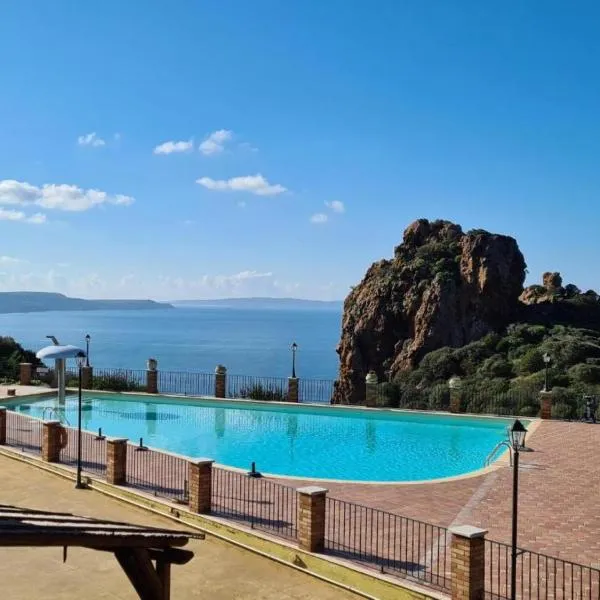L'Estasi Tanca Piras a bordo piscina con vista mare, hotel in Nebida