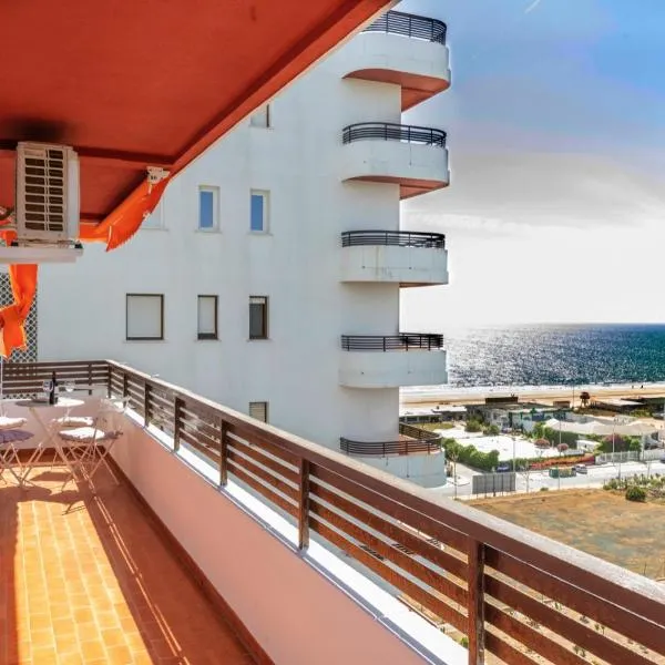 Apartamento nuevo junto a la playa vistas al mar، فندق في بونتا أومبريا