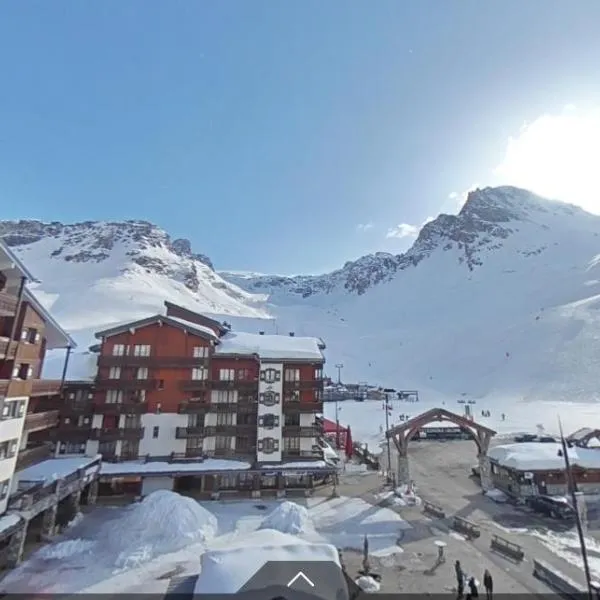 Tignes rond point des pistes vue panoramique au soleil, khách sạn ở Tignes