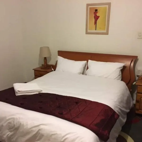 Private and cozy, hotel di Sandton