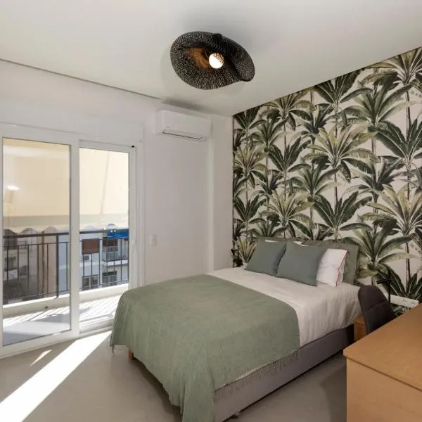 Pirasmus Residencies - A Spacious 4BD 4BA - Walk to Port & Metro، فندق في بيرايوس