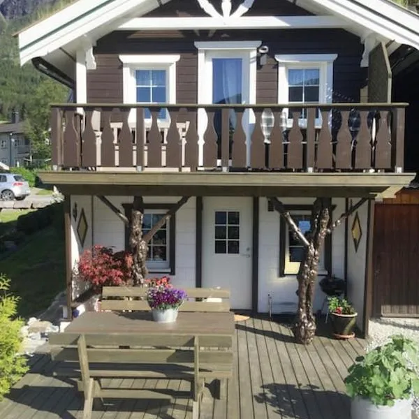 Fjordgaestehaus, hotel in Skjelbostad