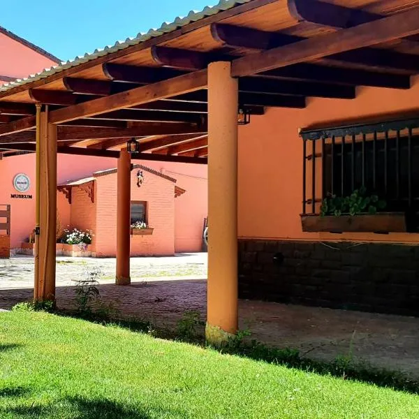 Museo Posada Benelli, hotel en Las Paredes