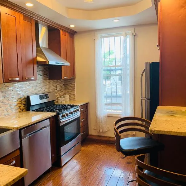 El Edén 2 Bedroom with parking Space close to hospital, hotel u gradu 'Parkchester'